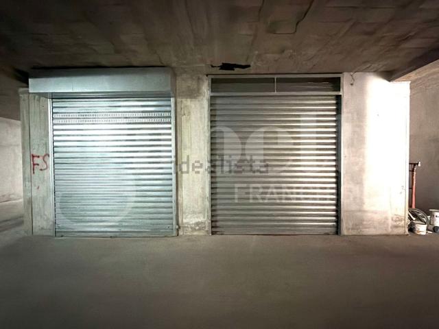 Locale Commerciale in vendita a Angri, Campania