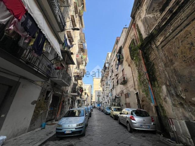 Locale Commerciale in vendita a Municipalità 2, Mercato