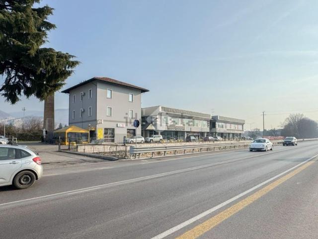 Locale Commerciale in vendita a Rezzato, Lombardia