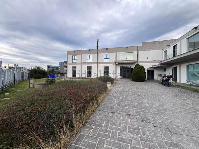 Locale Commerciale in vendita a San Giovanni Teatino, Abruzzo