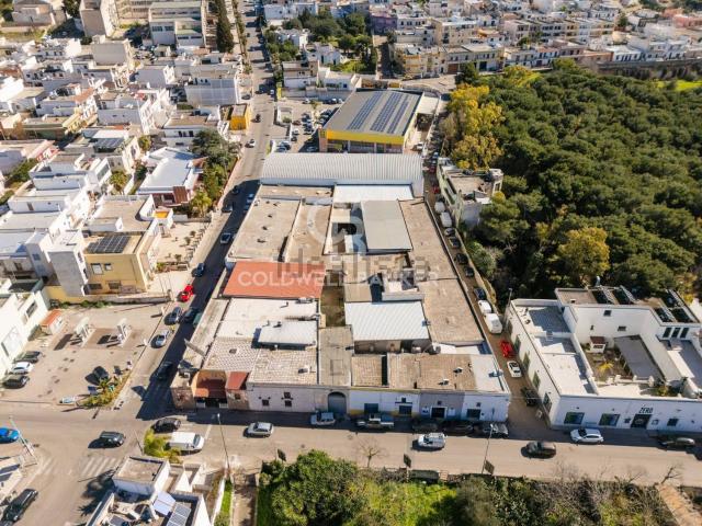 Locale Commerciale in vendita a Puglia, Lecce