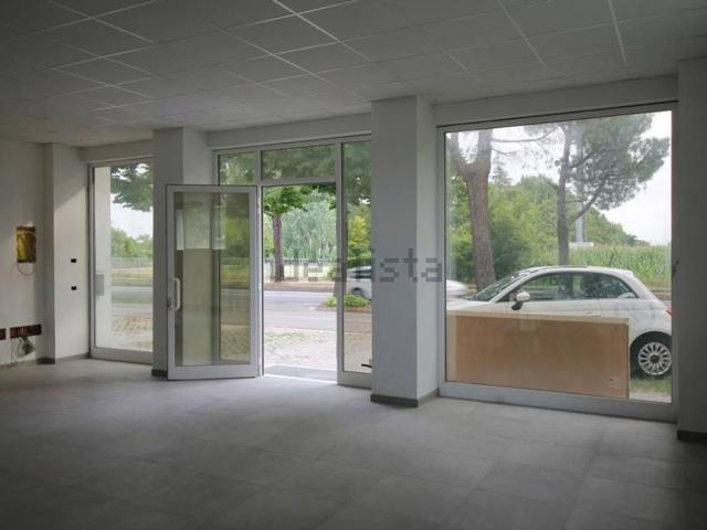 Locale Commerciale in vendita a Musicisti, Forlì