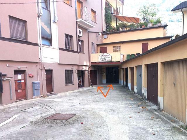 Locale Commerciale in vendita a Bannio Anzino, Piemonte