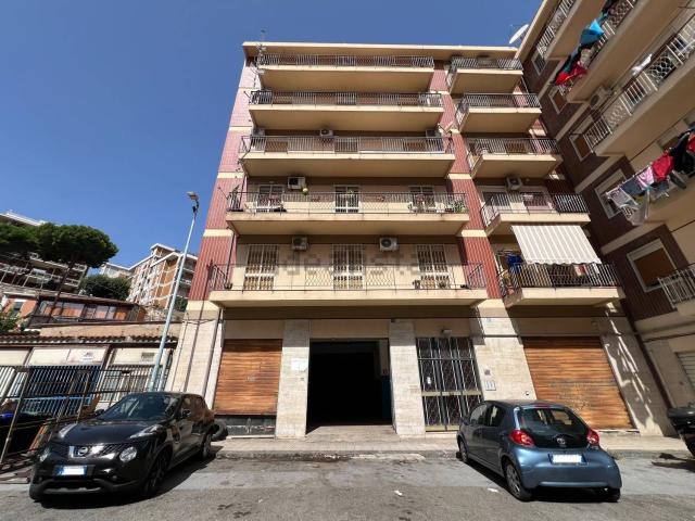 Locale Commerciale in vendita a IV Circoscrizione, Messina