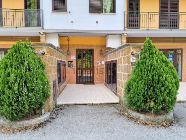 Locale Commerciale in vendita a Montaperto, Prata Principato Ultra