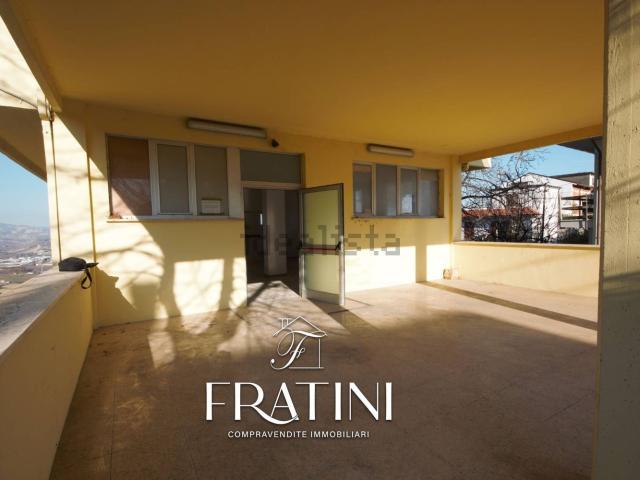 Locale Commerciale in vendita a Unione dei Comuni della Val Vibrata, Ancarano