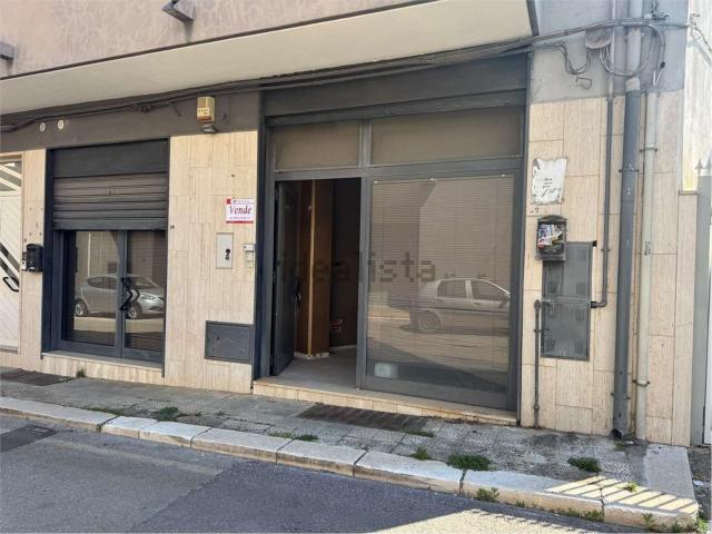 Locale Commerciale in vendita a Puglia, Bari