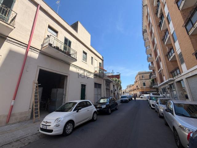 Locale Commerciale in vendita a Puglia, Lecce