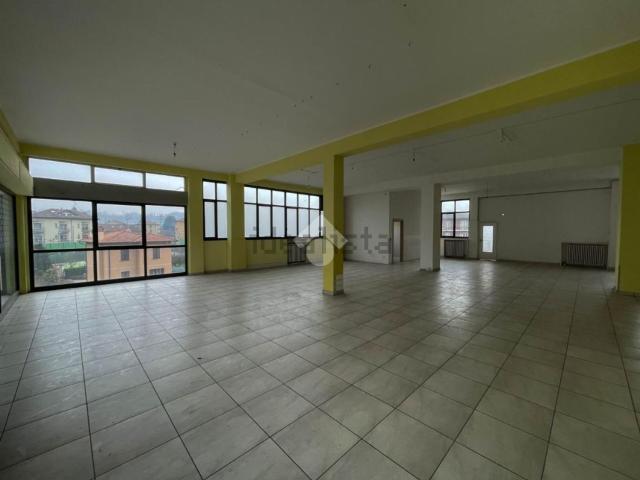 Locale Commerciale in vendita a Casternago, Olgiate Molgora