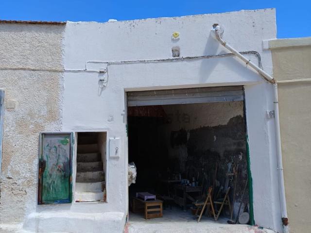 Locale Commerciale in vendita a Puglia, Bari
