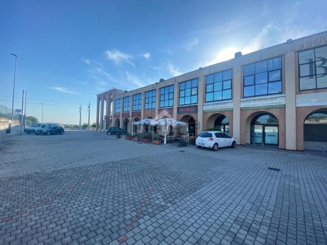 Locale Commerciale in vendita a Castiglione Delle Stiviere, Lombardia