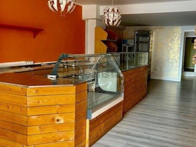 Locale Commerciale in vendita a Santo Stefano, Marche