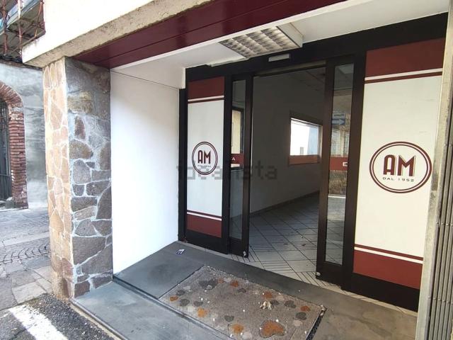 Locale Commerciale in vendita a Gorla Maggiore, Varese