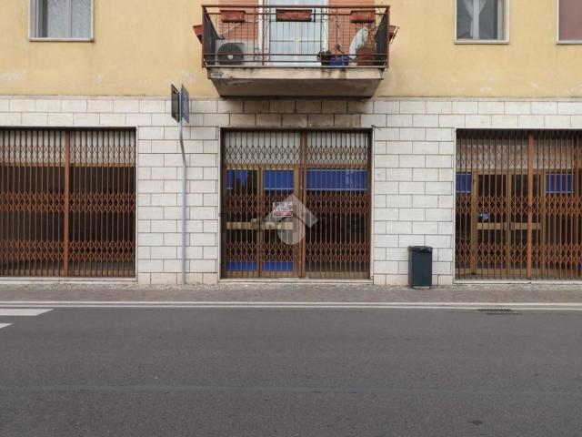 Locale Commerciale in vendita a Marmirolo, Lombardia
