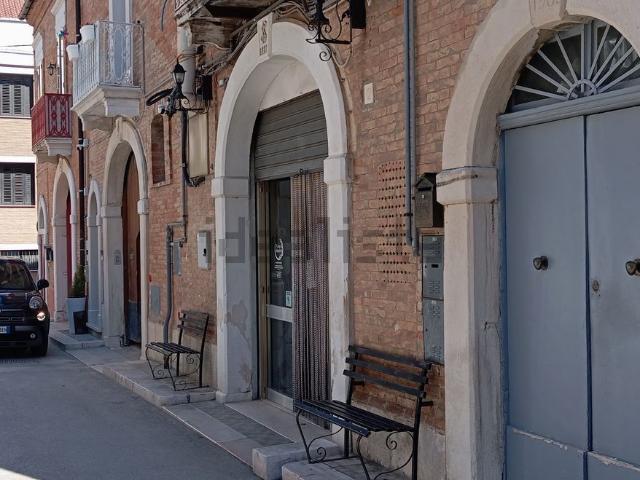 Locale Commerciale in vendita a Puglia, Foggia