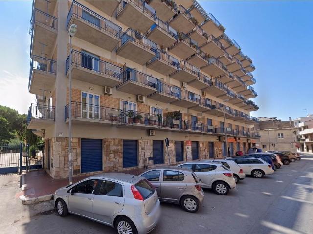 Locale Commerciale in vendita a Mondragone, Campania