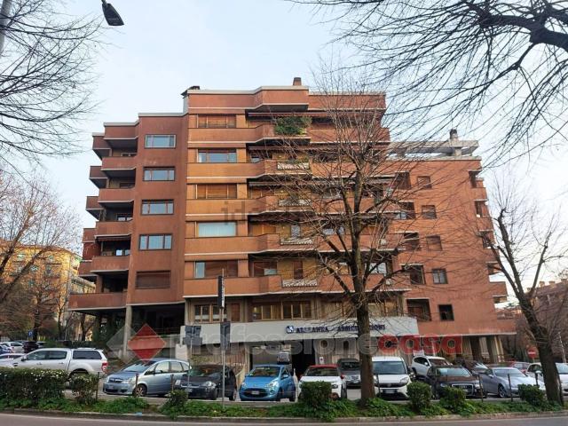 Locale Commerciale in vendita a Madonna Alta, Perugia