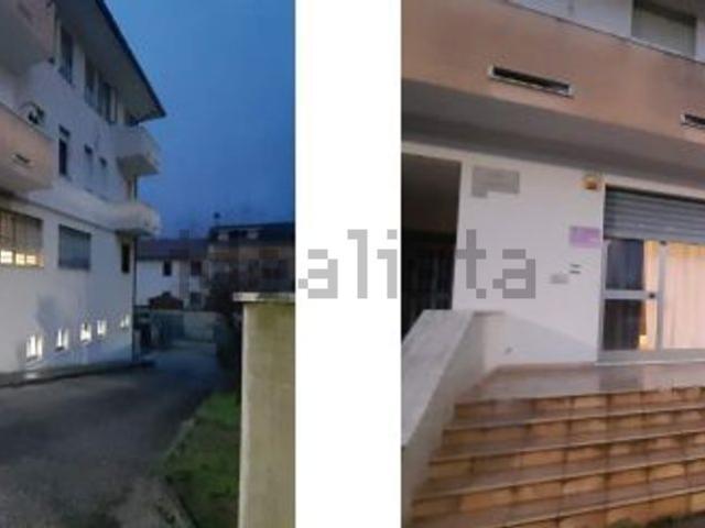 Locale Commerciale in vendita a San Filippo, Marche