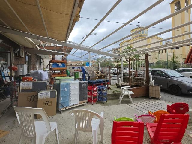 Locale Commerciale in vendita a IV Circoscrizione, Palermo