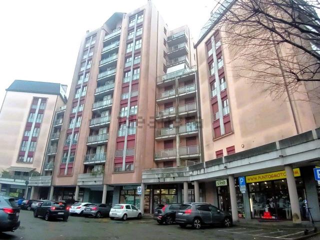 Locale Commerciale in vendita a Centro, Gallarate