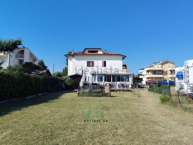 Locale Commerciale in vendita a Baia Metauro, Marche