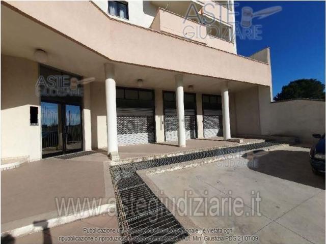 Locale Commerciale in vendita a Puglia, Taranto