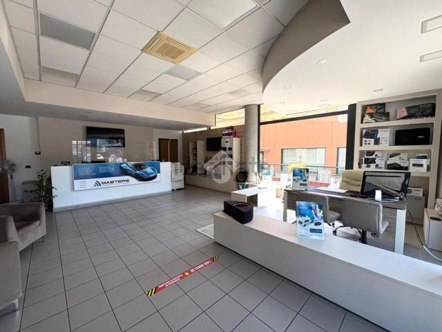 Locale Commerciale in vendita a Montichiari, Lombardia