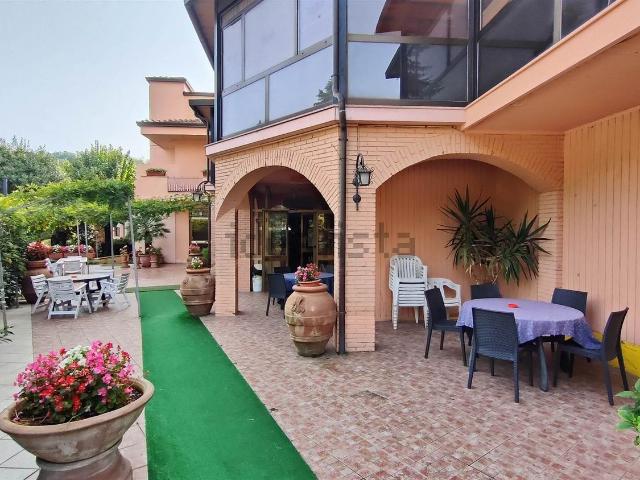 Locale Commerciale in vendita a Piegaro, Umbria
