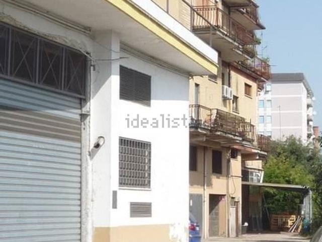 Locale Commerciale in vendita a Ceccano, Frosinone