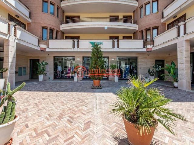 Locale Commerciale in vendita a Puglia, Barletta-andria-trani