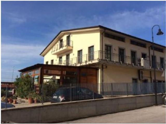 Locale Commerciale in vendita a Capanne, Montignoso