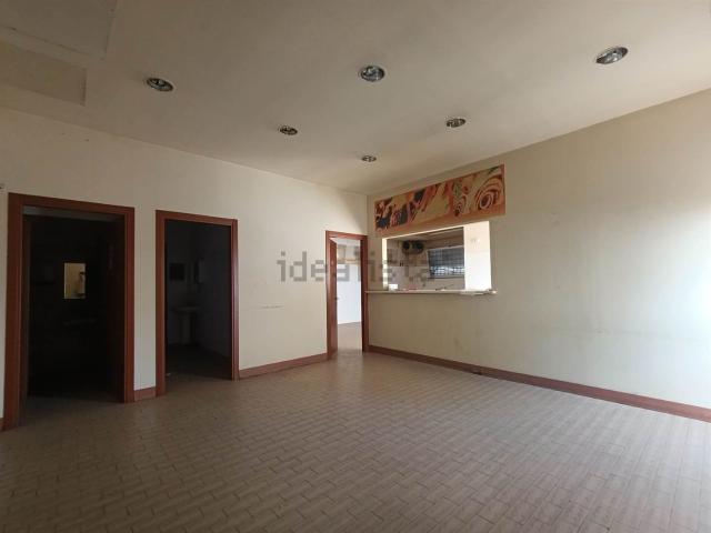 Locale Commerciale in vendita a San Piero a Ponti, Campi Bisenzio