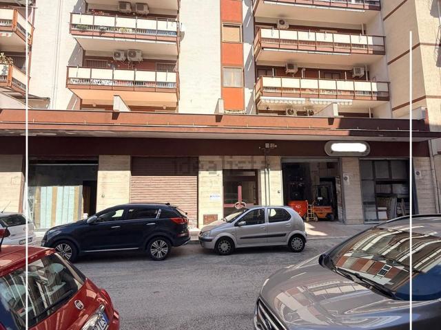 Locale Commerciale in vendita a Puglia, Taranto