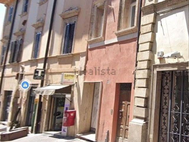 Locale Commerciale in vendita a Regina Pacis, Rieti