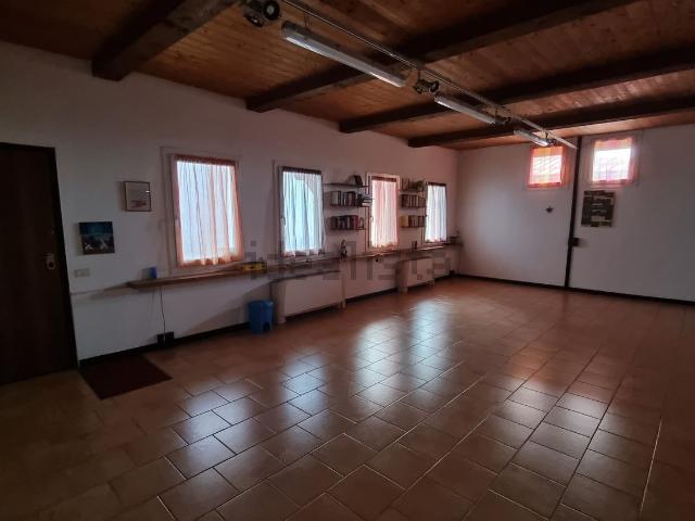 Locale Commerciale in vendita a Lainate, Lombardia