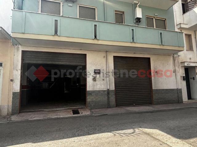 Locale Commerciale in vendita a Manduria, Taranto