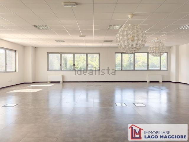Locale Commerciale in vendita a Cadrezzate, Varese