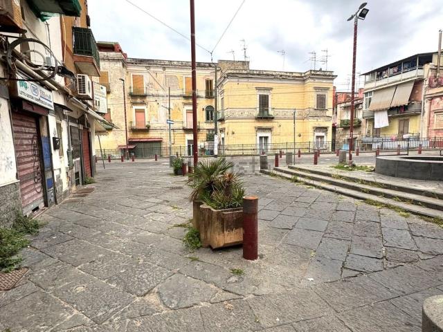 Locale Commerciale in vendita a Ercolano, Campania