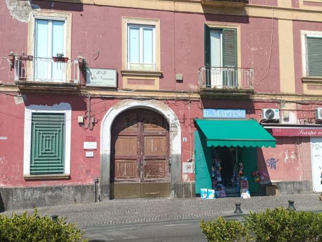 Locale Commerciale in vendita a San Giorgio A Cremano, Campania