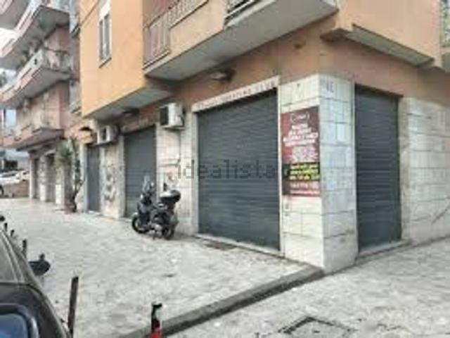 Locale Commerciale in vendita a Marche, Ancona