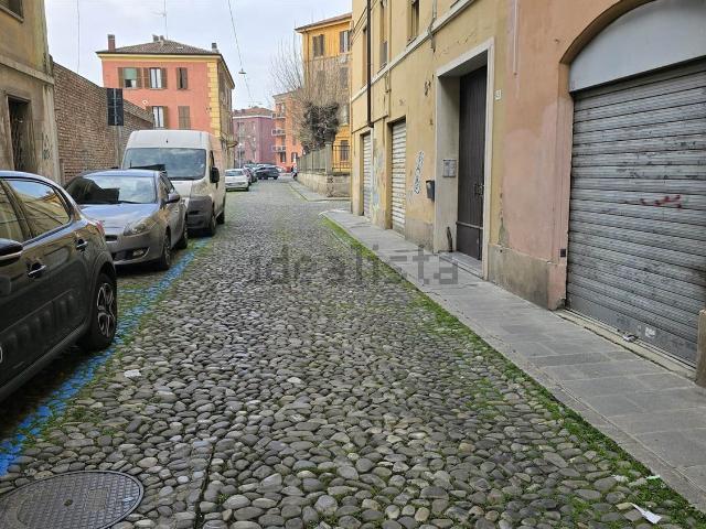 Locale Commerciale in vendita a Centro Storico, Modena