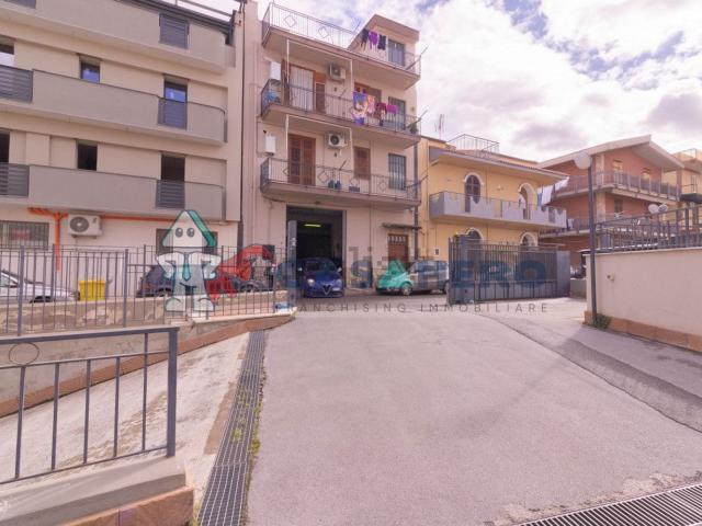 Locale Commerciale in vendita a Villabate, Sicilia