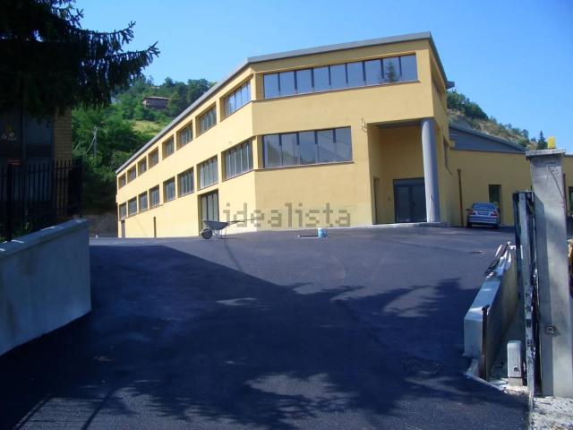 Locale Commerciale in vendita a Urbino, Pesaro e Urbino