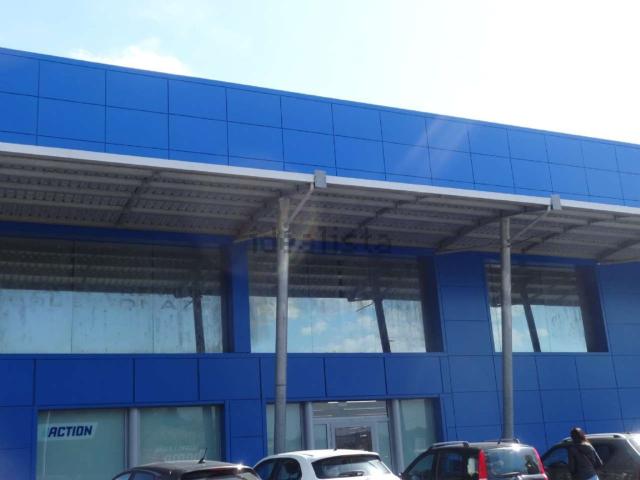 Locale Commerciale in vendita a Chiugiana, Corciano