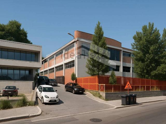 Locale Commerciale in vendita a Campobasso, Molise