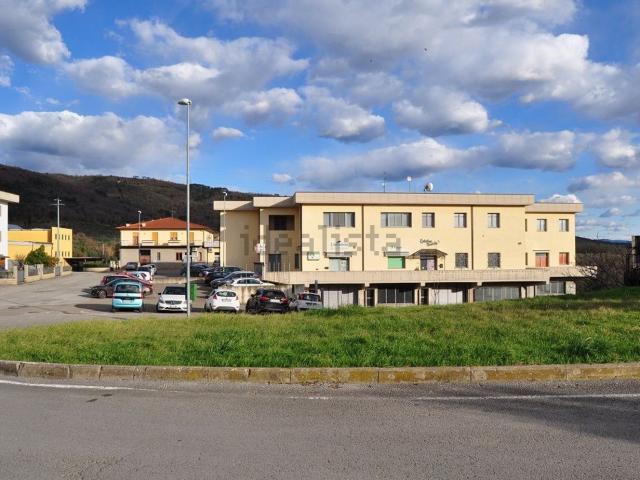 Locale Commerciale in vendita a San Giustino Valdarno, Loro Ciuffenna