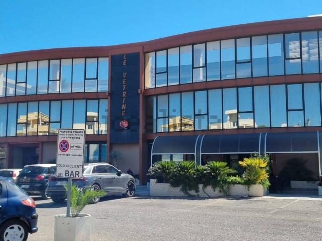 Locale Commerciale in vendita a Puglia, Taranto