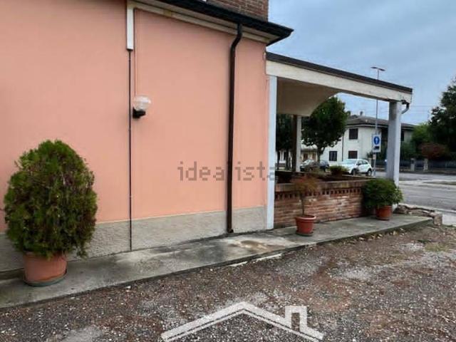 Locale Commerciale in vendita a San Benedetto Po, Lombardia