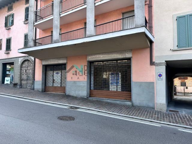 Locale Commerciale in vendita a Rovetta, Lombardia