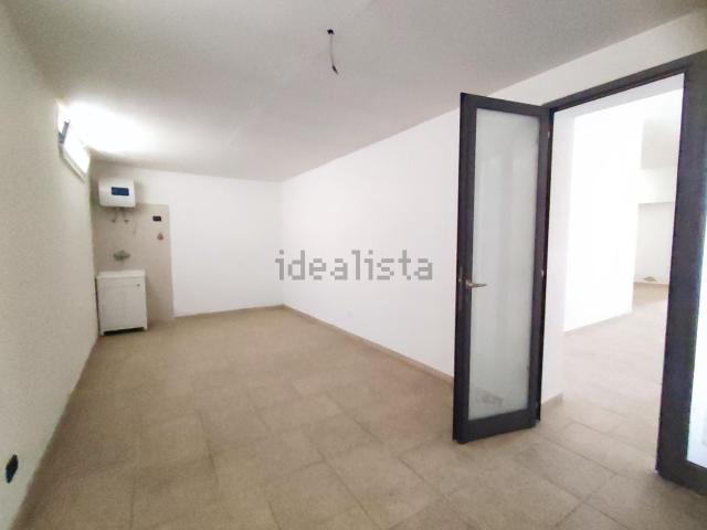 Locale Commerciale in vendita a Cappuccini, Puglia